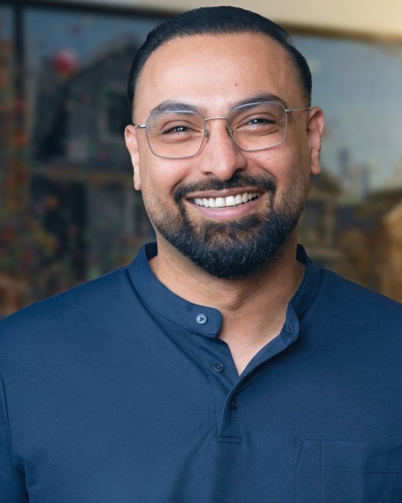 Dr. Ali Parrand, Inhaber des Zahnzentrums Poppenbüttel