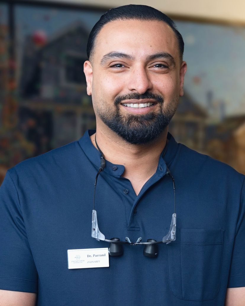 Dr. Ali Parrand, Inhaber des Zahnzentrums Poppenbüttel